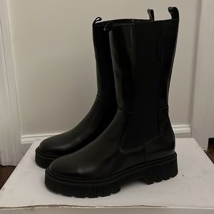 Kurt Geiger London stint Chelsea boots in black
